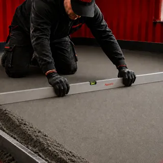 Smėlbetonio grindų įrengimas ir paviršiaus išlyginimas