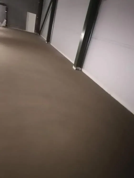 Pagrindo paruošimas ir PE plėvelės klojimas prieš betonavimą