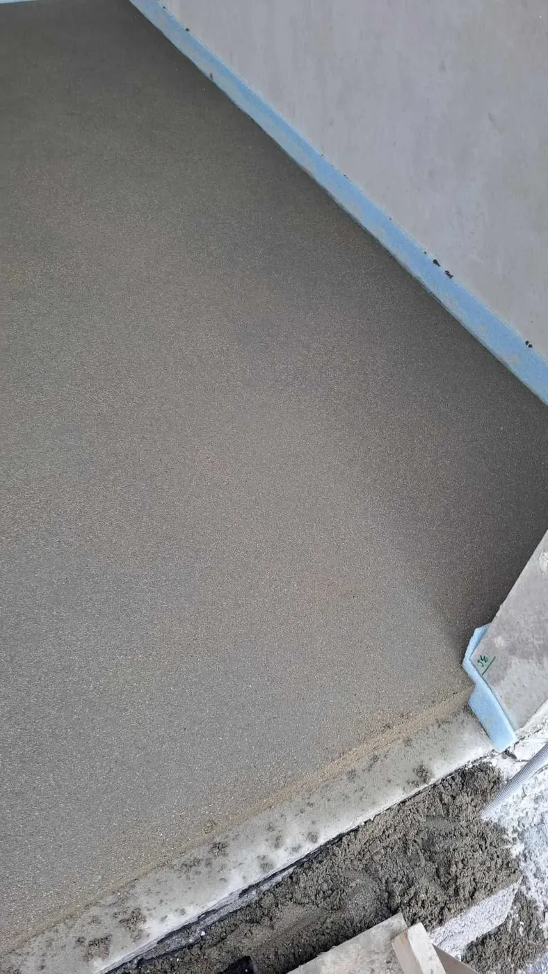 PE plėvelės sandarinimas prieš grindų betonavimą
