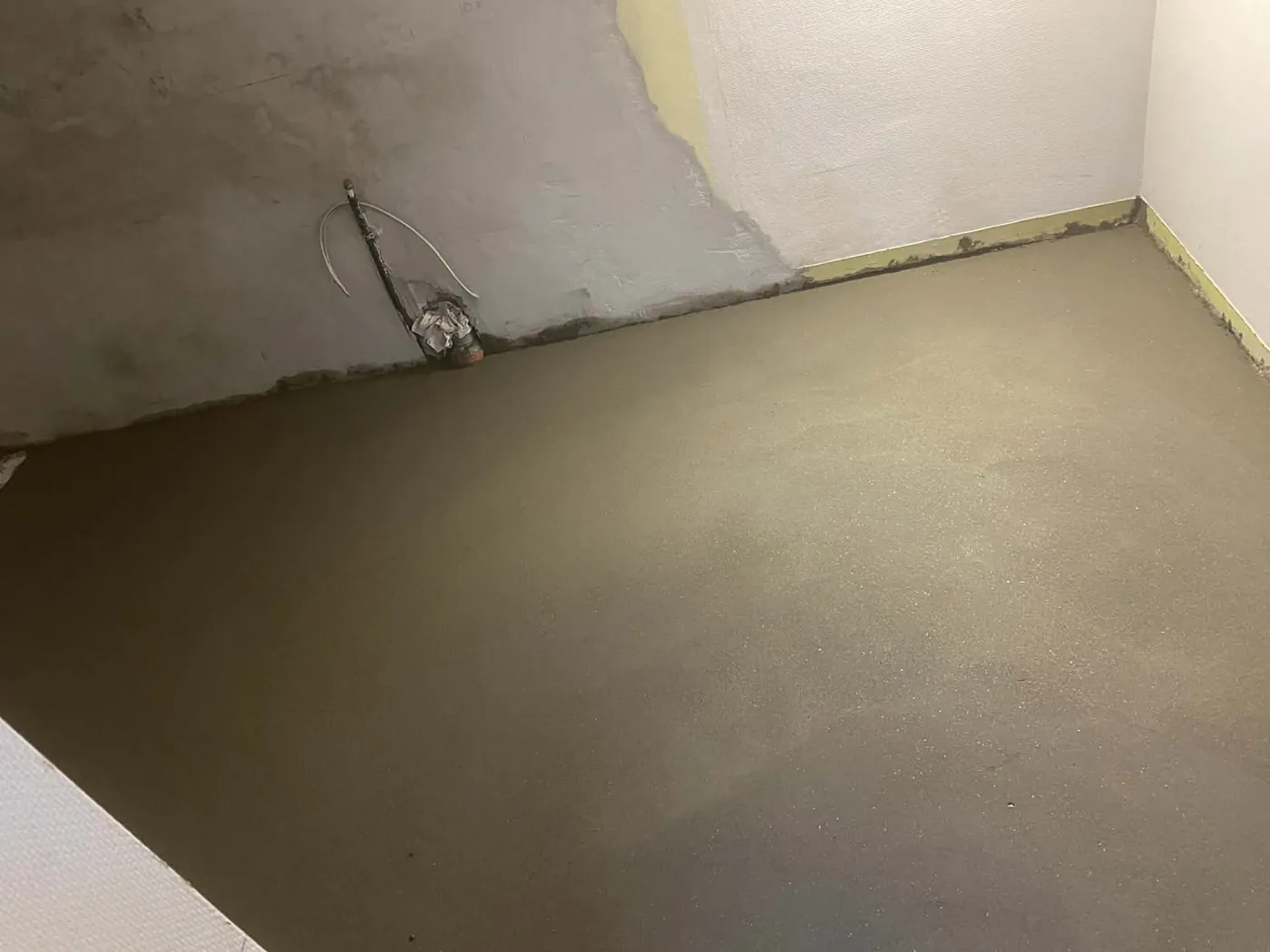 Room with a finished floor screed